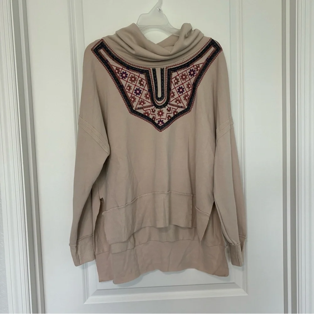 POL Cream Beige Oversize Sweater Sweatshirt Women’s Small Western